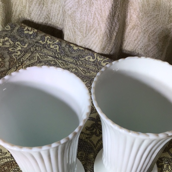 Milk Glass Vase pair EO Brody USA vintage authentic MCM decor - Picture 4 of 6